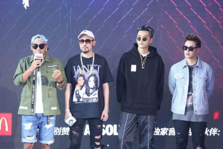 有嘻哈半决赛制作人齐吃瓜子，史上最大牌“吃瓜”群众