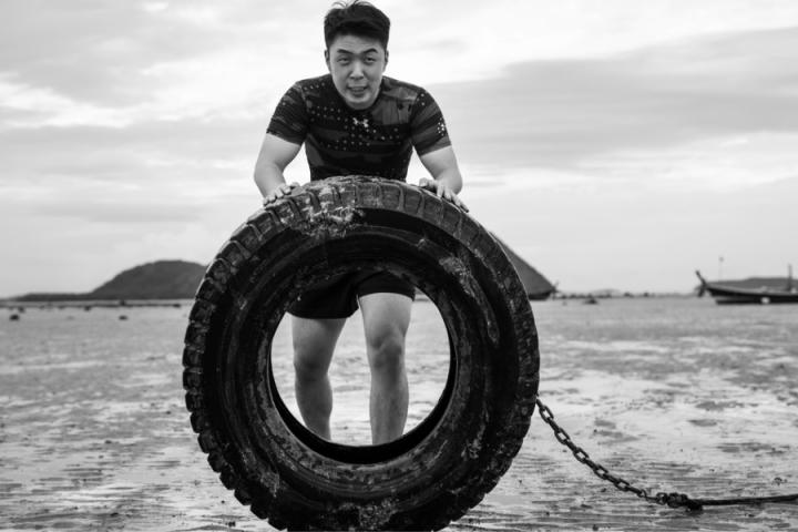 杜海涛新歌《香蕉超人》首发，诉说成长的蜕变