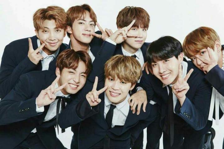 防弹少年团新专辑《LOVE YOURSELF 承 'Her'》L&O两个版本的概念照公开