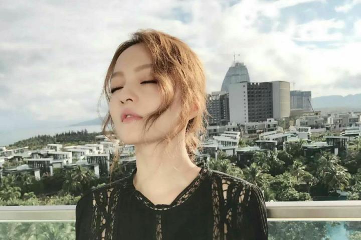 张韶涵直播互动，清唱显实力