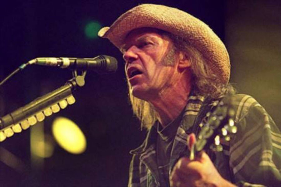 老头更有力量！Neil Young最新专辑《Hitchhiker》正式发布