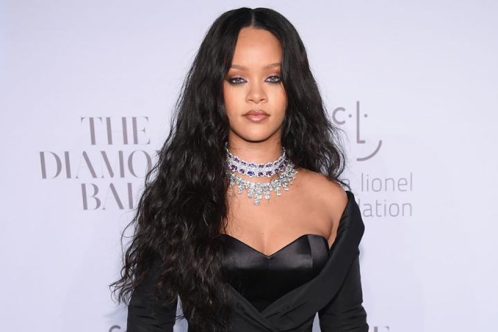 厉害了我的Riri！人家走红毯，她要铺红毯