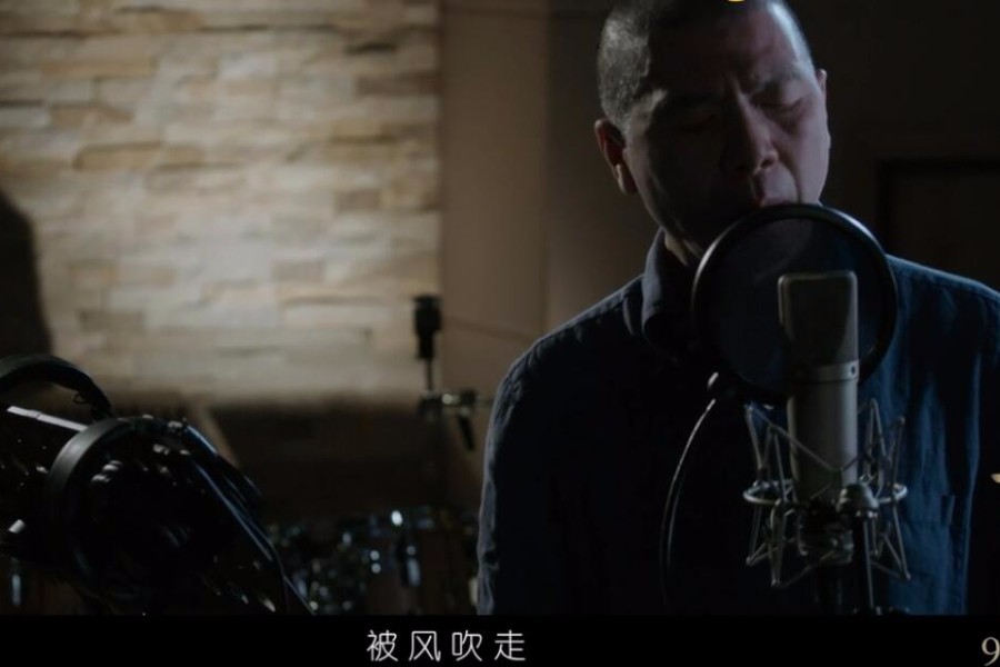 冯小刚亲唱《那些花儿》作新电影宣传曲：唱得糙了点，但心是热的