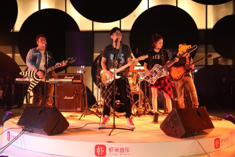 缝纫机乐队现身虾米音乐活动现场,不再犹豫引爆全场