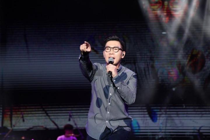 为“孝”发声，品冠新单《孩子别忘了我》温情上线