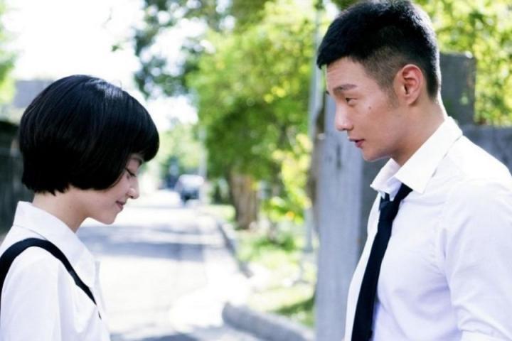 李荣浩《我看着你的时候》MV上线，校服上阵演绎青春恋歌
