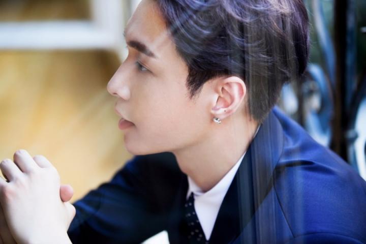 张艺兴《I NEED U》MV首发，与外婆共同拍摄