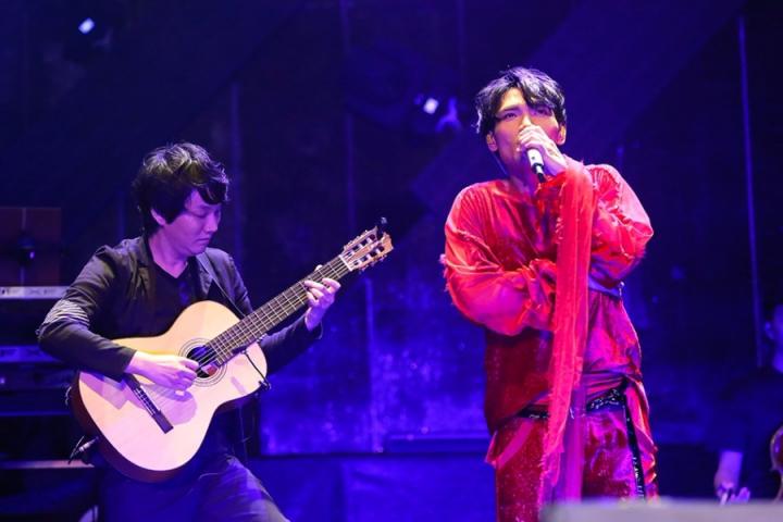 杨宗纬“2017VOCAL巡唱PLUS”首站落幕，连唱30余首歌曲