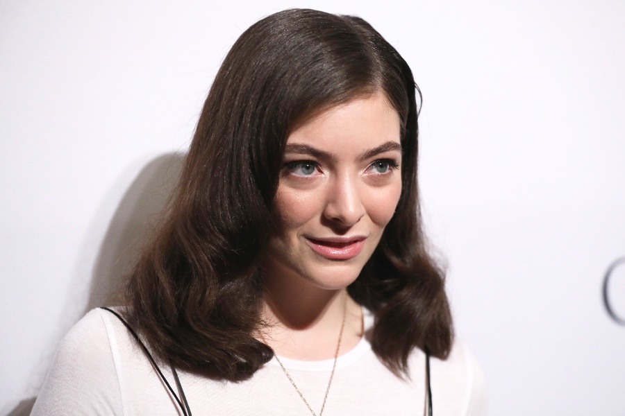 Lorde在电台节目中深度回忆《Sober》背后的故事