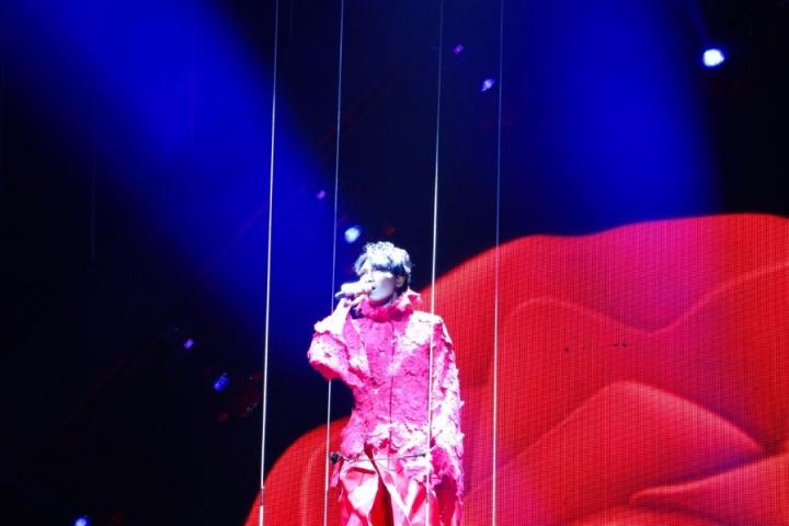 杨宗纬演唱会安可《越过山丘》，高晓松微博评价“牛哔啊”