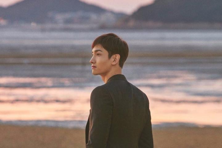 东方神起成员沈昌珉新单《In A Different Life》MV拍摄花絮公开！