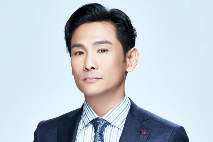 香港天王杜德伟现身《蒙面唱将》，姜还是老的辣！