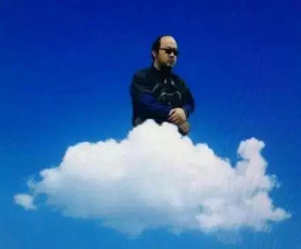 窦唯又无缘无故上热搜了,不就是穿个拖鞋排队买小吃吗?