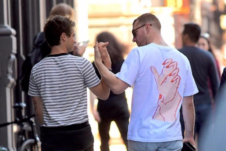 Sam Smith与Brandon街上拥吻，向大家公开表示自己性取向
