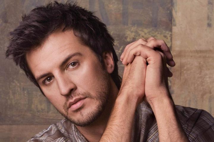 白牙叔Luke Bryan新单《Light It Up》MV首播！