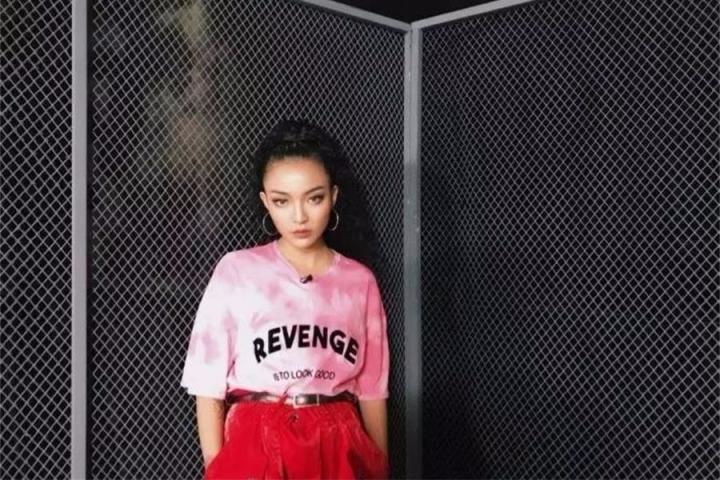 饶舌女王首张专辑，VAVA《21》正式上线！