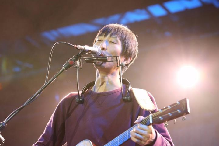 万晓利新歌《小狗布鲁斯》上线，讲述家养3岁小狗
