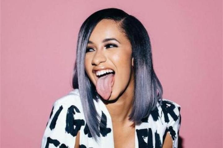 Cardi B获最佳新人，现场表演《Bodak Yellow》