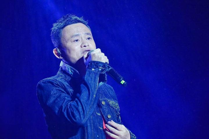 马云云栖音乐节献唱，险把李健带跑调