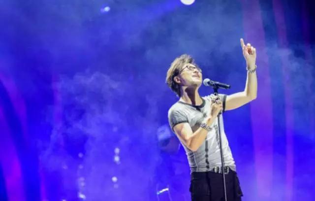 汪峰新歌发布，一点也不躁但却比他所有歌都摇滚！