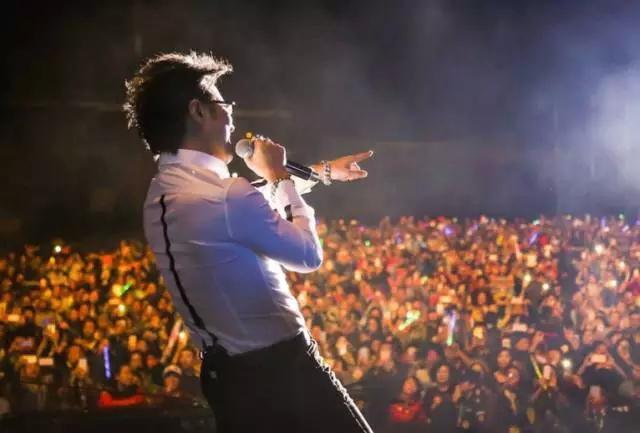 汪峰新歌发布，一点也不躁但却比他所有歌都摇滚！