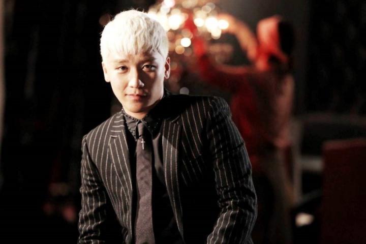 BIGBANG成员胜利变身DJ带领NHR厂牌成员，出击时装秀！