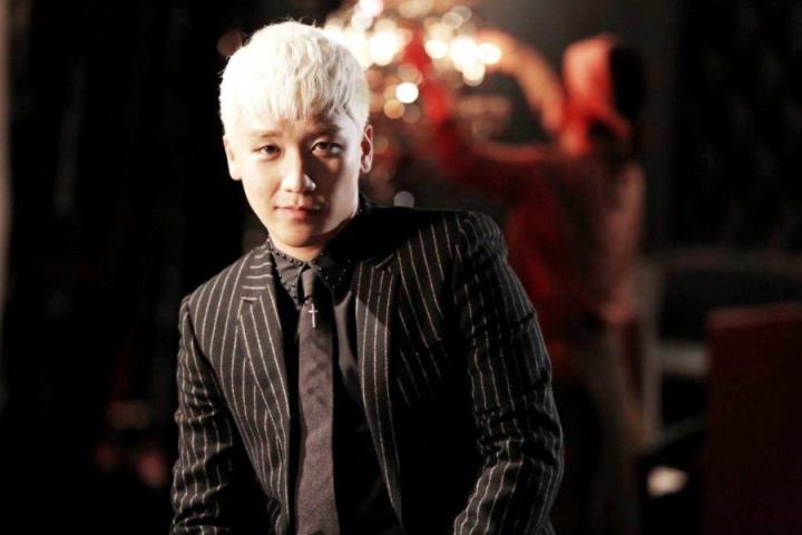 BIGBANG成员胜利变身DJ带领NHR厂牌成员，出击时装秀！