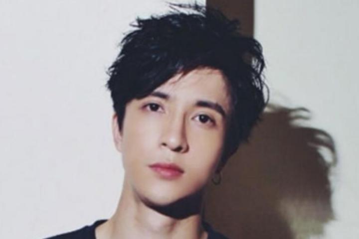 薛之谦亮相揭面蒙面唱将，细腻声线一秒被识破！