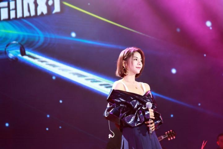 唱作才女再度发声，金玟岐第二张个人EP《娱乐》震撼来袭