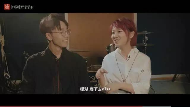 都说谢春花翻唱的《理想三旬》比原版更好,但我偏不信...