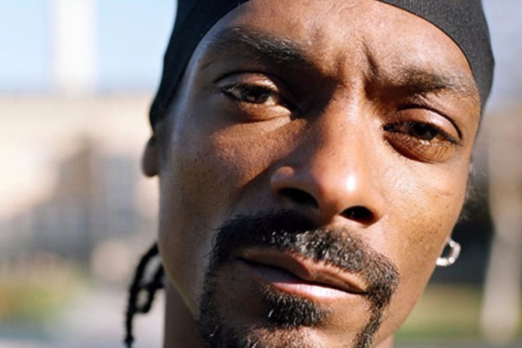 “让美国再次强大”，狗爷发新作直怼川普！