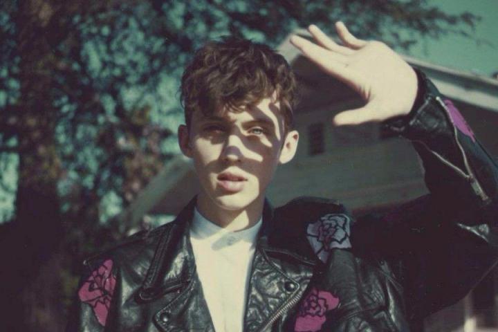 戳爷Troye Sivan发推称在写歌，盛世美颜让人舔屏！