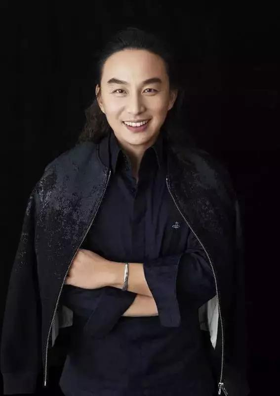 我喜欢了10年的民谣歌手不多,他算其中一个