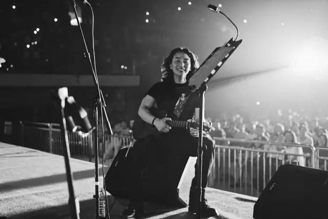 我喜欢了10年的民谣歌手不多,他算其中一个