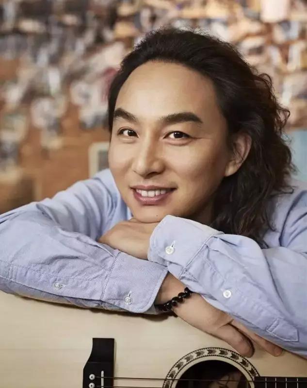 我喜欢了10年的民谣歌手不多,他算其中一个