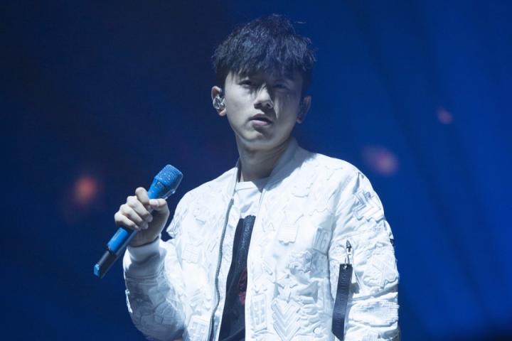 张杰“我想”世界巡演厦门开唱，李荣浩热舞助阵合唱《李白》