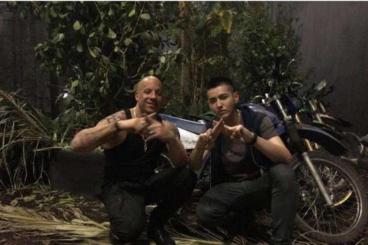 范迪塞尔晒与吴亦凡合照，依旧迷之角度示兄弟情