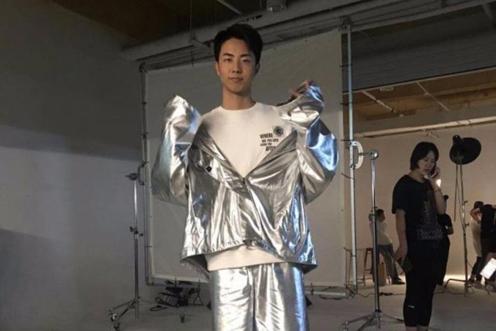 有嘻哈大放异彩的选手辛巴发布新歌，向你展现一个全能的狮子王