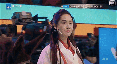 黄贯中为朱茵庆生,网友却狂刷周星驰!你们何时才能放过紫霞仙子