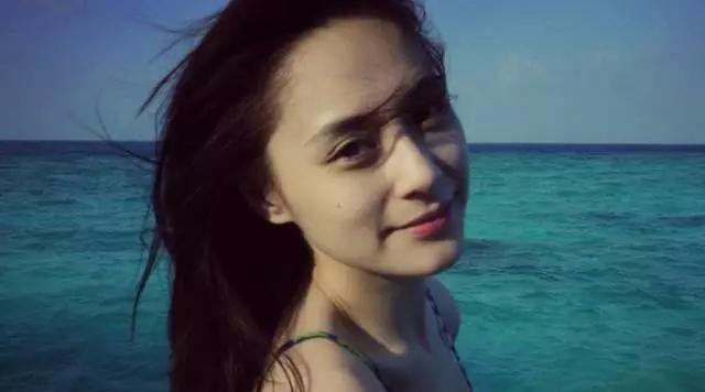 黄贯中为朱茵庆生,网友却狂刷周星驰!你们何时才能放过紫霞仙子