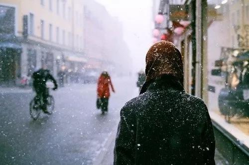 为了忘记你,我把这三首歌循环听了一个秋天…