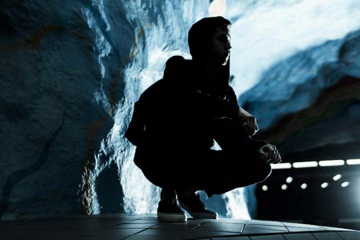 电音教义？Alan Walker新单《All Falls Down》MV首播