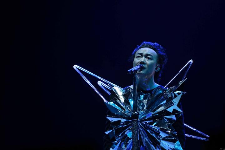 陈奕迅携新专辑《C’mon in~》，柏林Tempodrom演出厅开唱