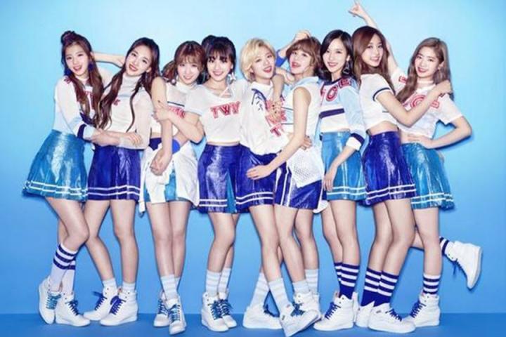 TWICE首张正规专辑《Twicetagram》发布，在秋天给你带来夏日果汁清爽风
