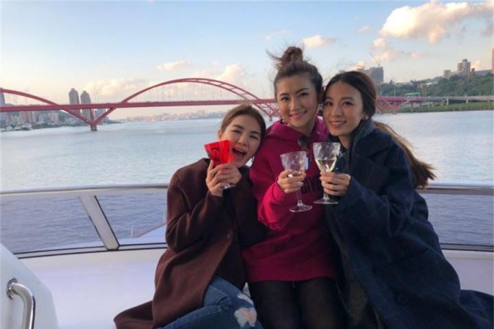 SHE三姐妹同框合影，合体庆生！