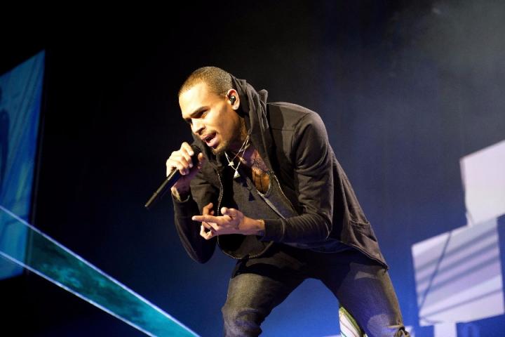 Chris Brown万圣节特辑专辑上线，收录45首曲目让你一次听个够