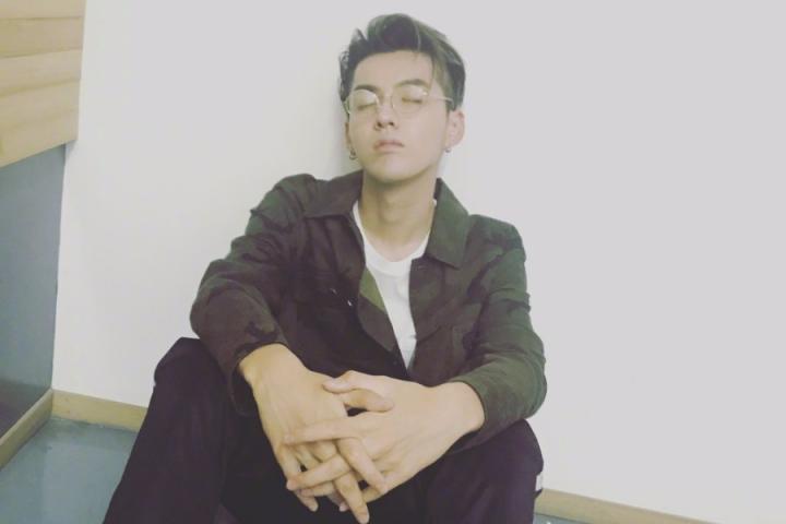 吴亦凡I.T拍摄花絮公布，彰显嘻哈风范与态度