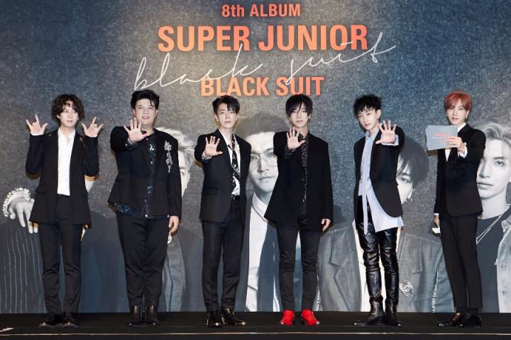 K-POP传奇的威严！美Billboard盛赞SJ回归新曲《Black Suit》