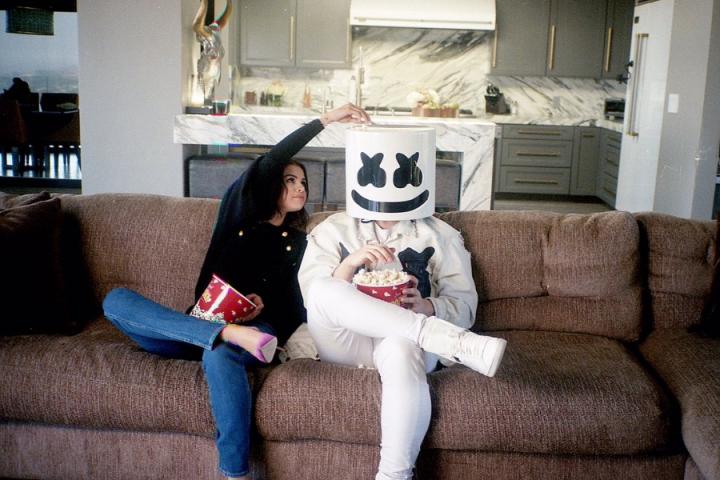 史上最省MV来袭：Selena & Marshmello 《Wolves》