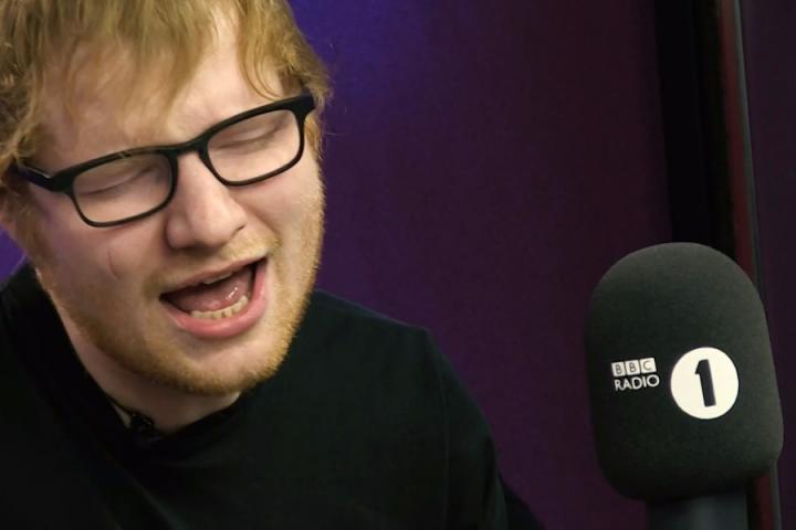 Ed Sheeran《Perfect》MV释出，黄老板和 Zoey Deutch 深情演绎